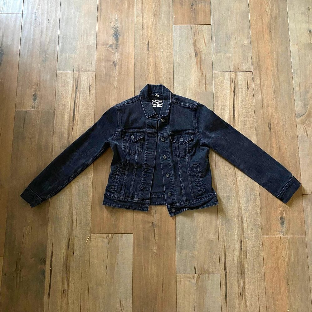 Levi Strauss Women's Black Jean Jacket in Large